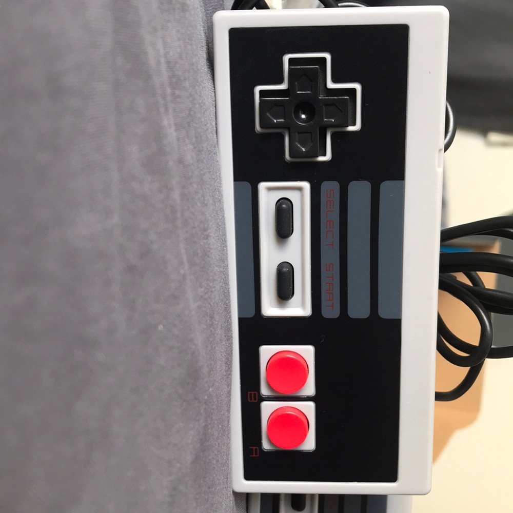 Mini Game Console - Picture 3 of 5